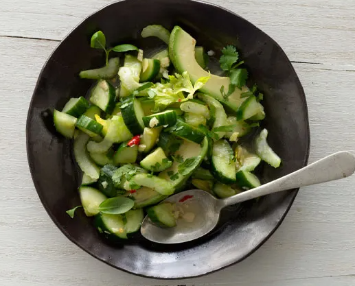 Komkommer salade met avocado