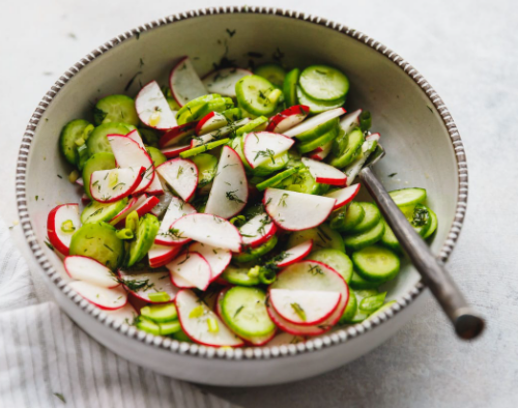 Komkommer salade met radijs